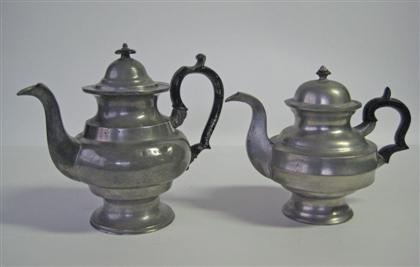 Two pewter teapots    wm