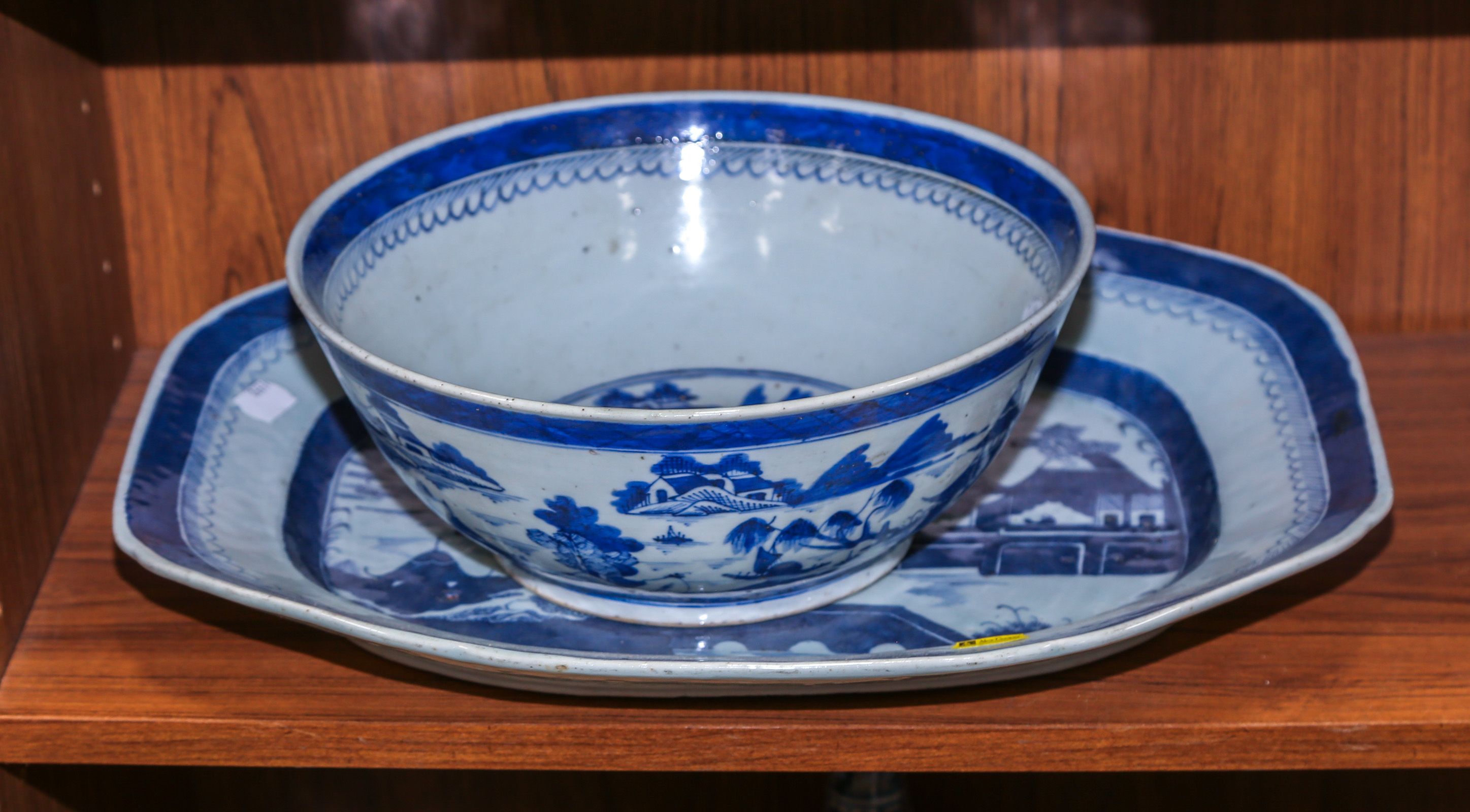 TWO PIECES OF CHINESE EXPORT CANTON