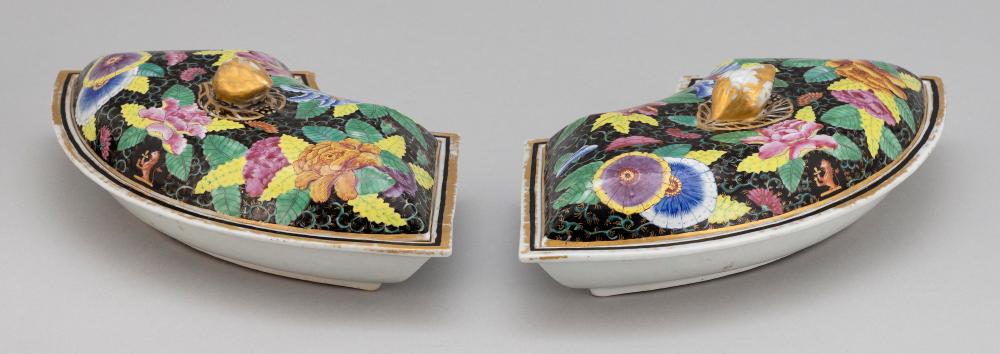 TWO PIECES OF CHINESE FAMILLE NOIRE