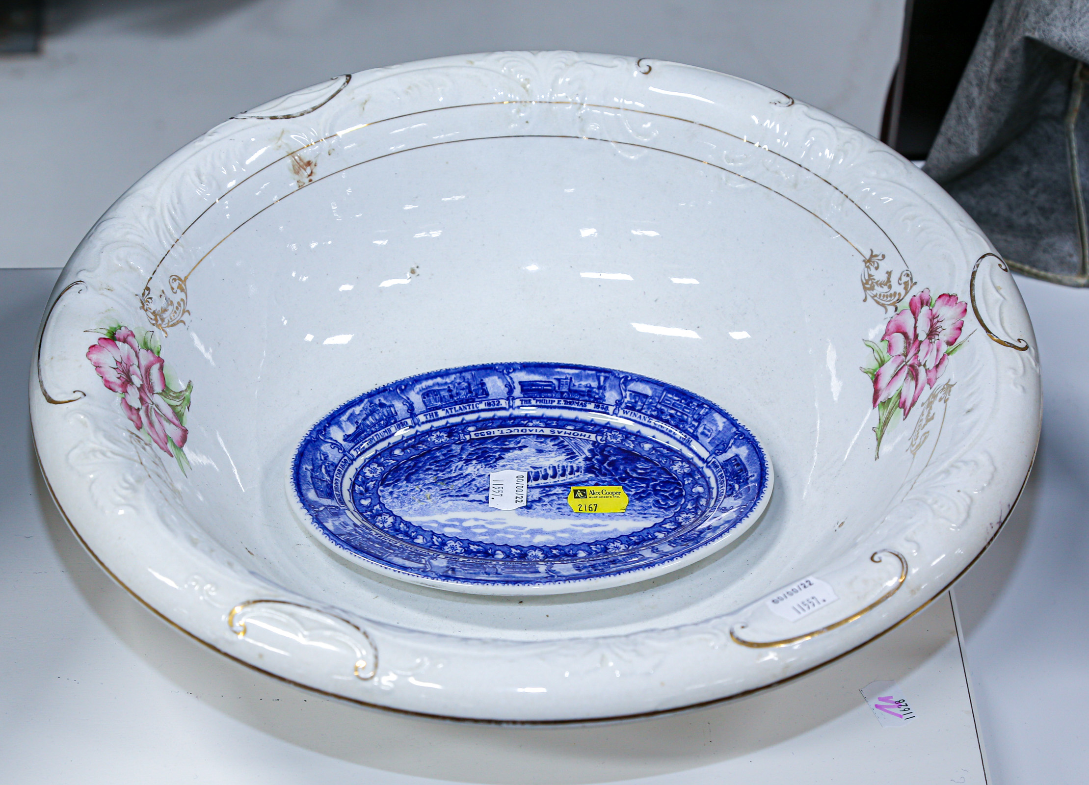 TWO PIECES OF COLLECTIBLE CHINA
