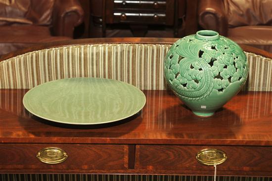TWO PIECES OF ORIENTAL STYLE