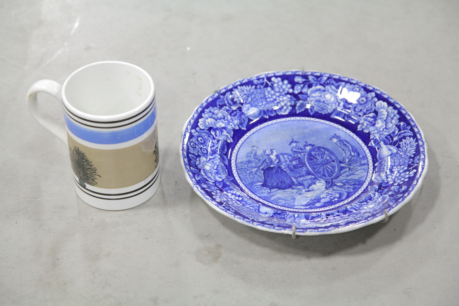 TWO PIECES OF PORCELAIN. 