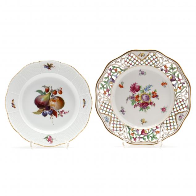 TWO PORCELAIN CABINET PLATES,