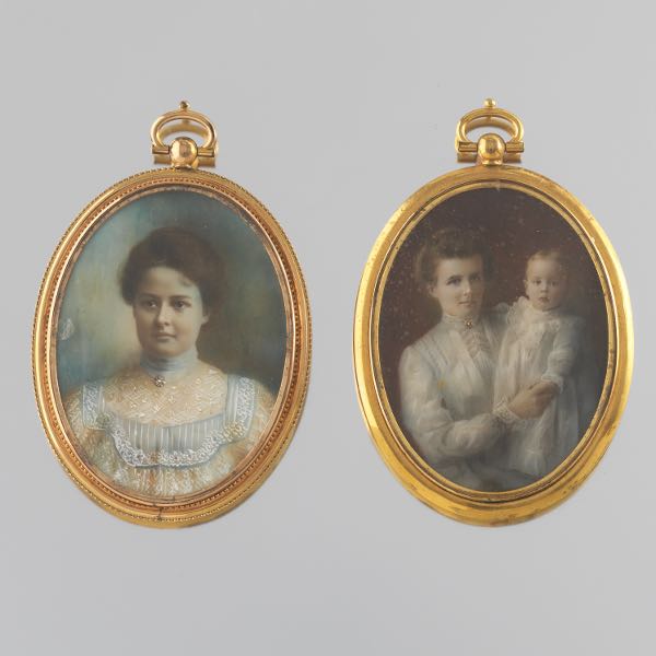 TWO PRESENTATION BOXED PORTRAIT