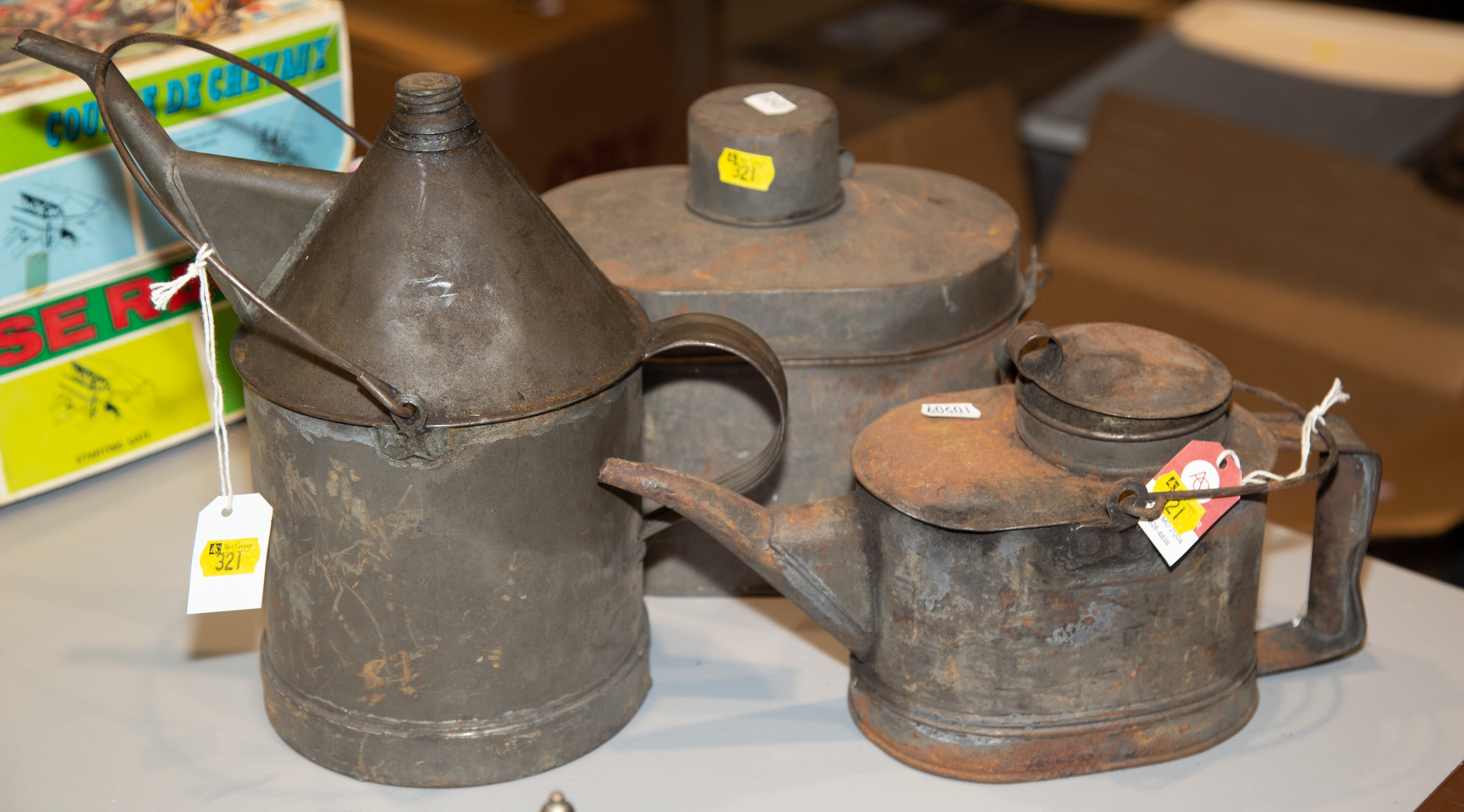 TWO RAILROAD OIL CANS & METAL LUNCH