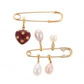 TWO SAFETY PINS WITH 18K PENDA
