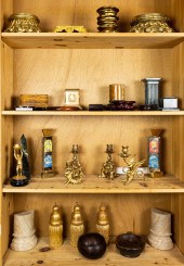 TWO SHELVES OF ASSOCIATED DECO