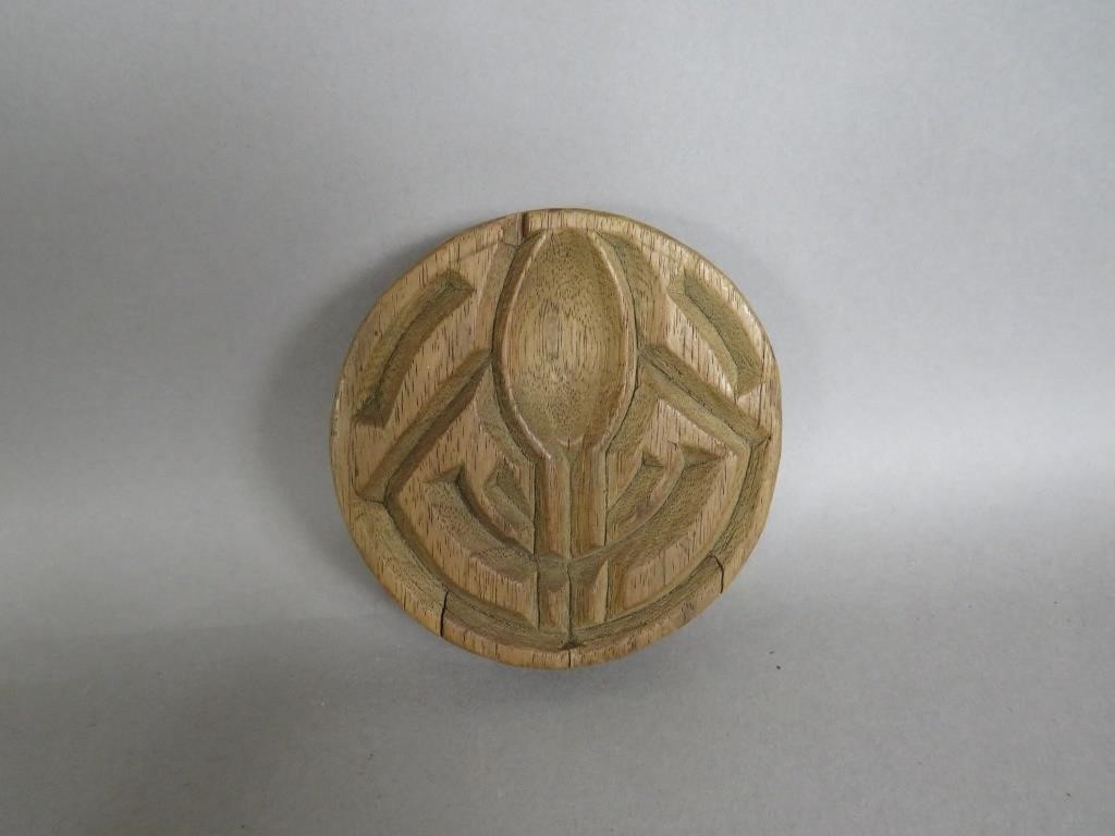 TWO-SIDE CARVED WALNUT BUTTER