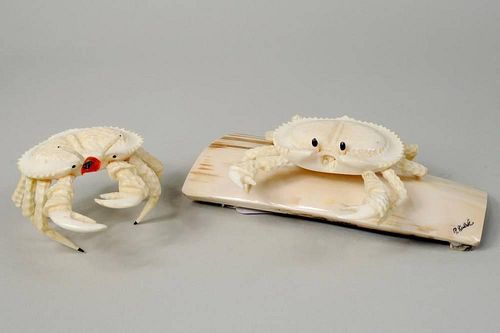 TWO SIGNED INUIT ANIMAL CARVINGSTwo