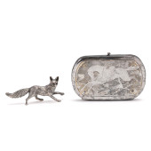 TWO SILVER HUNT THEMED ACCESSO