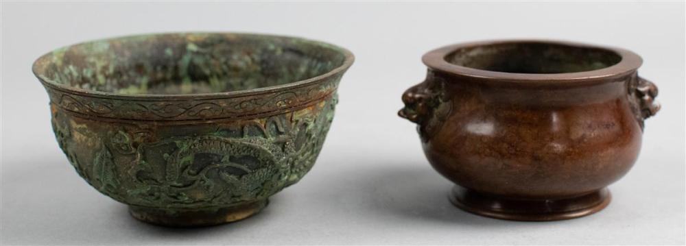 TWO SMALL CHINESE BRONZE ITEMSTWO