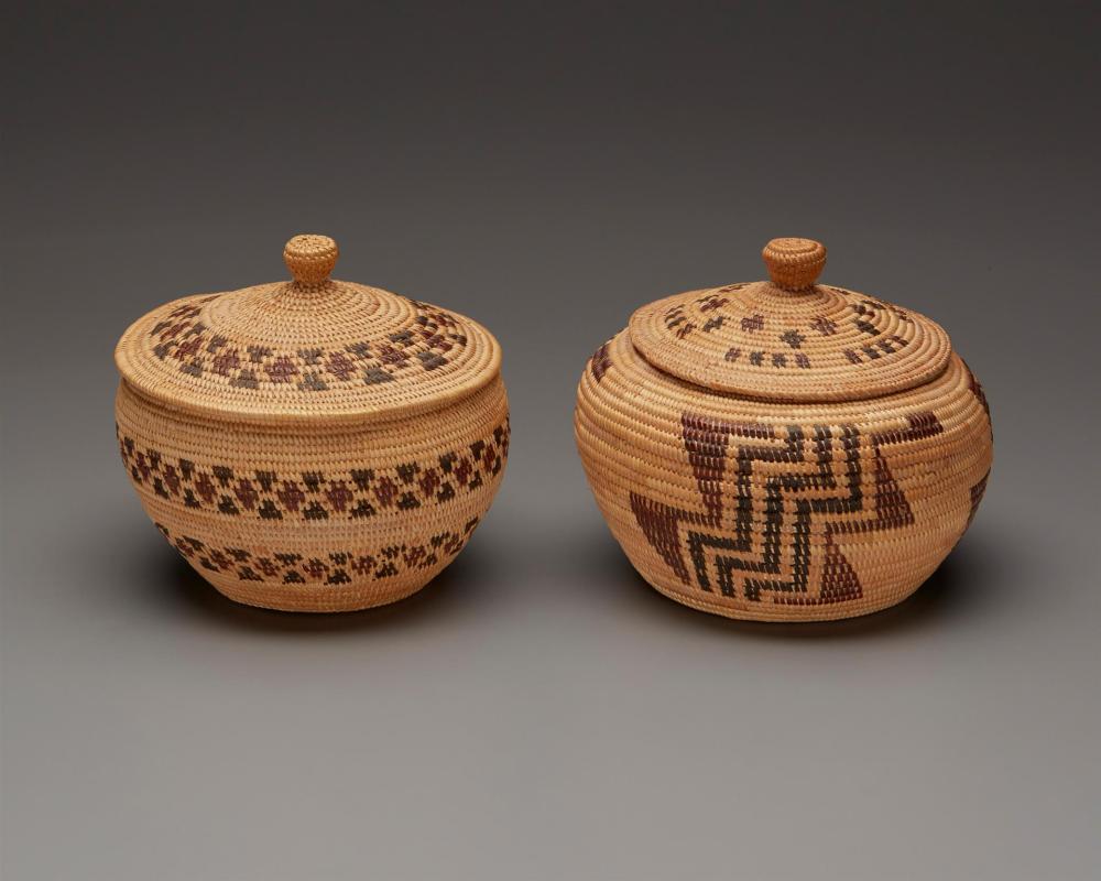TWO SMALL GLOBULAR YOKUTS LIDDED
