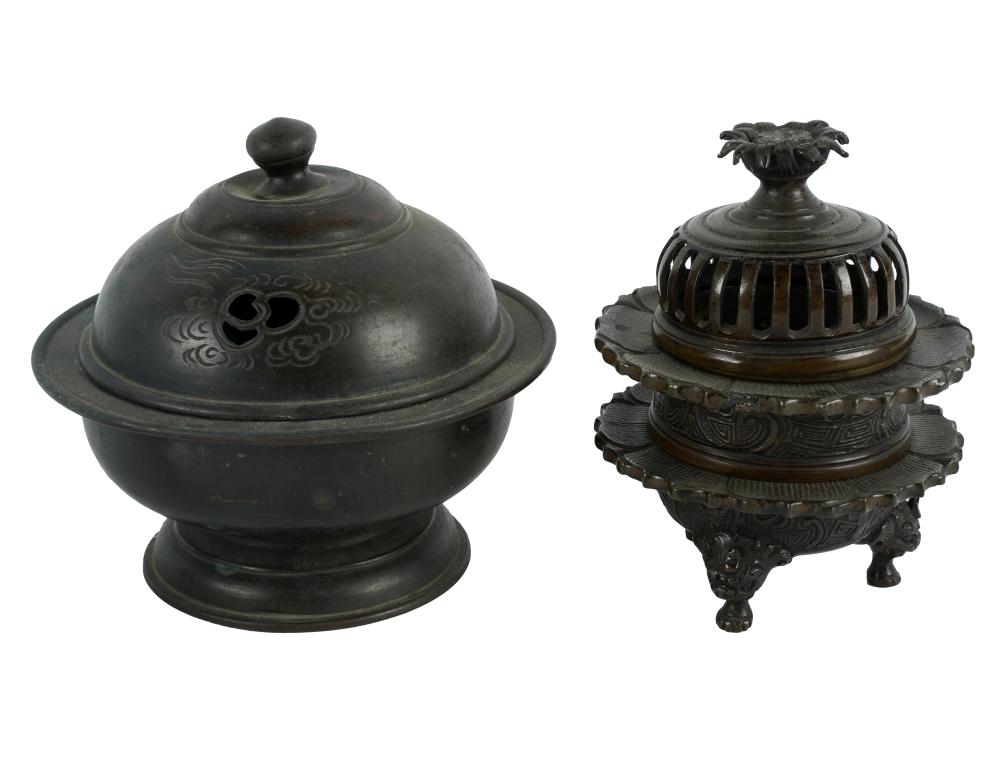 TWO SMALL JAPANESE BRONZE