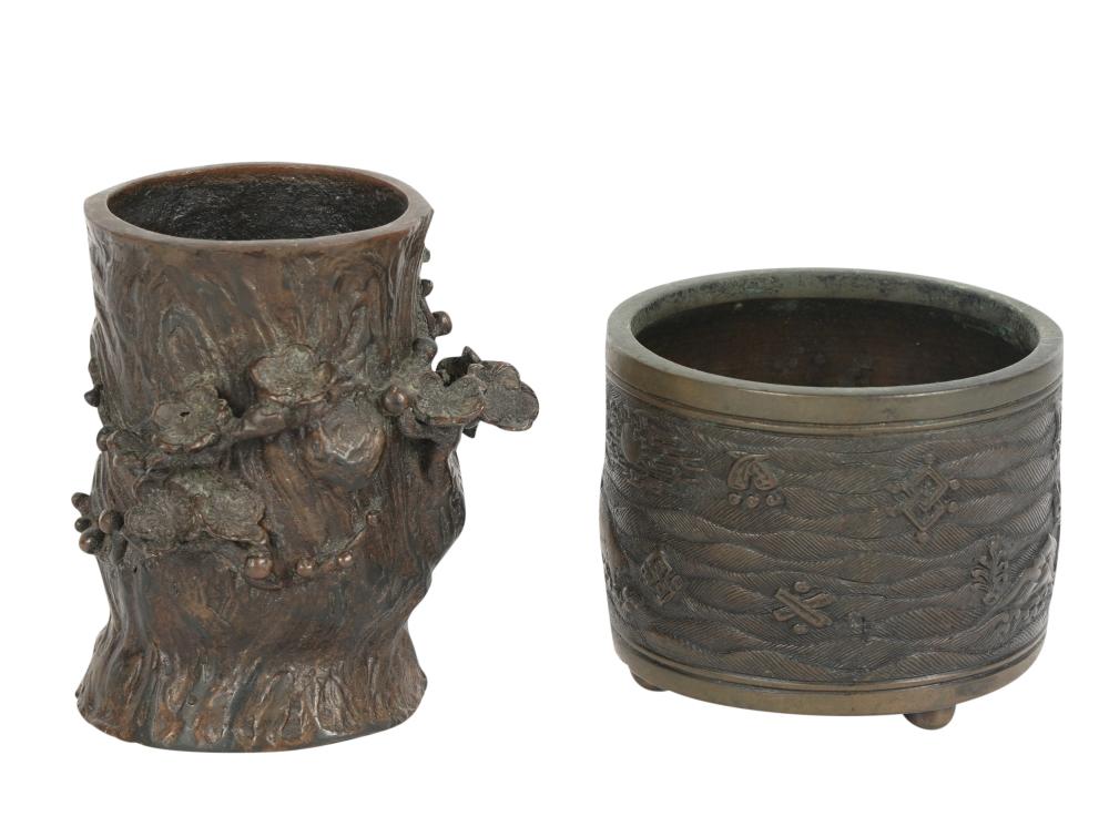 TWO SMALL JAPANESE BRONZE