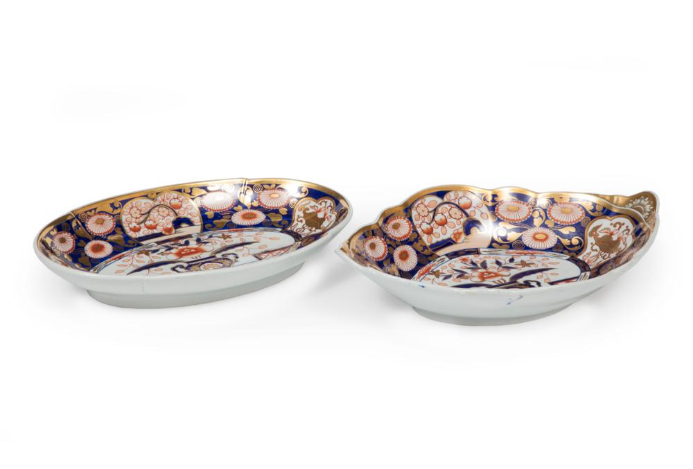 TWO SPODE IRONSTONE CAKE