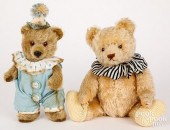 TWO TEDDY BEARSTwo teddy bears
