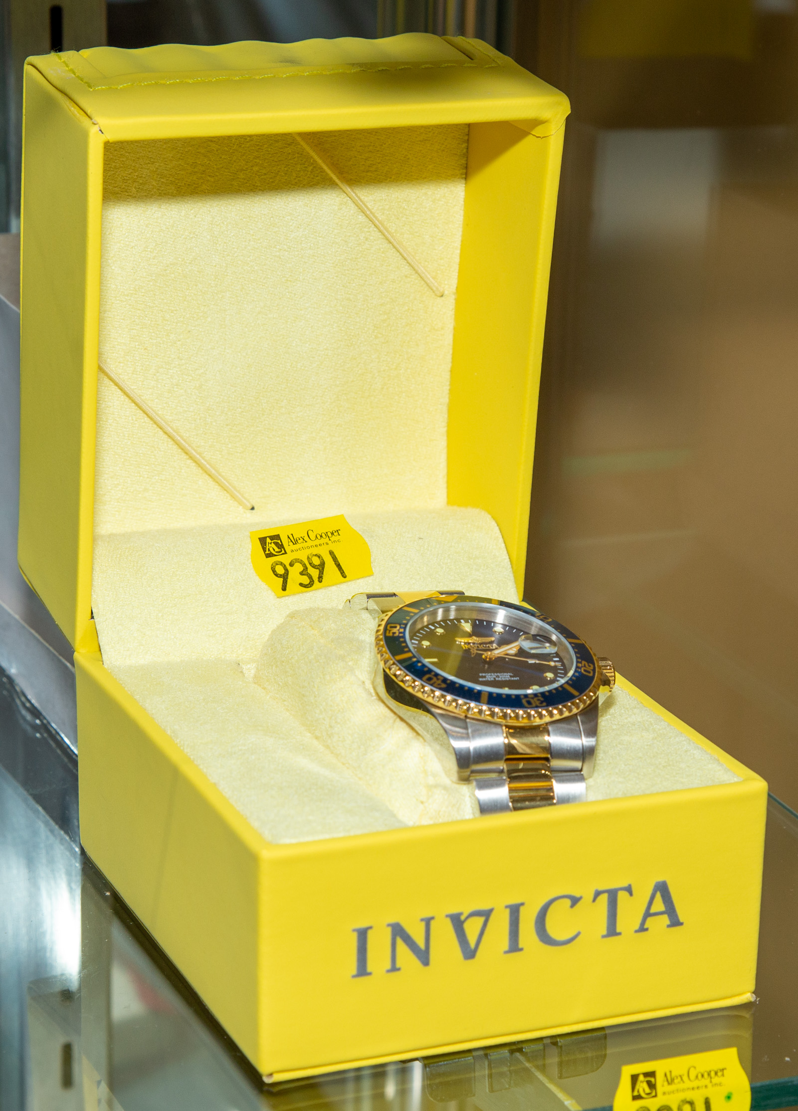 TWO-TONED INVICTA GENTLEMAN'S WRIST