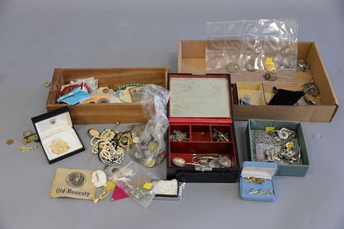 TWO TRAY LOTS TO INCLUDE FOREIGN