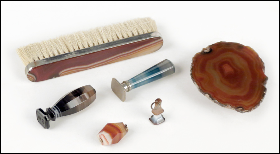 TWO VICTORIAN AGATE LETTER SEALS.