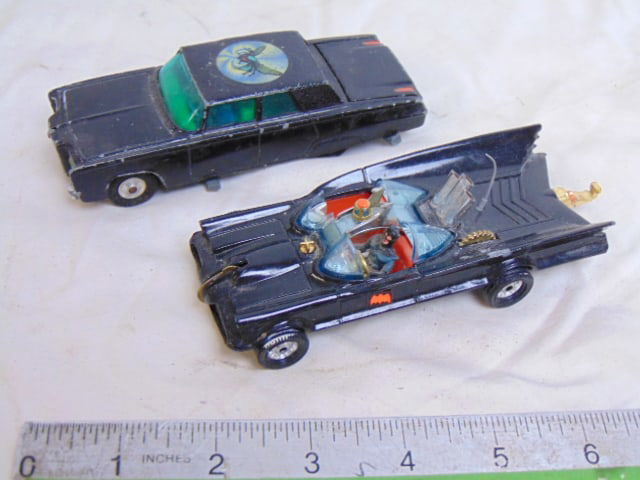TWO VINTAGE TOY CARS, BATMOBILE &