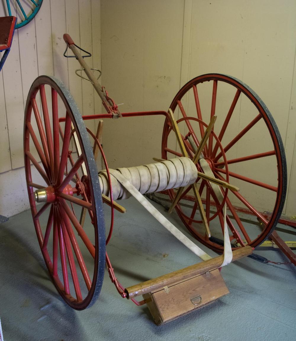 TWO-WHEEL FIRE HOSE REEL