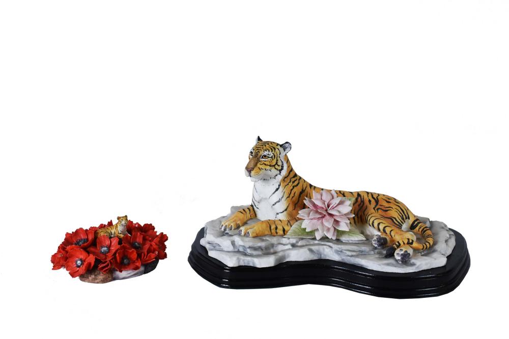 TWO WORCESTER PORCELAIN FLEUR