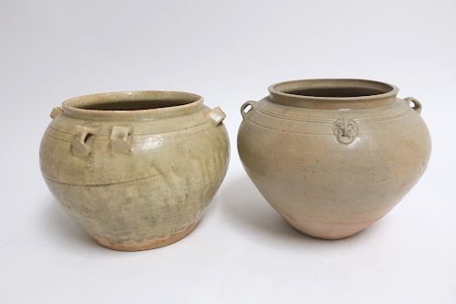 TWO YUEYAO JARSOne jar has simple