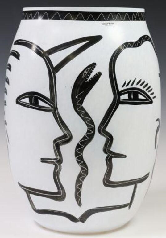 ULRICA HYDMAN-VALLIEN KOSTA BODA