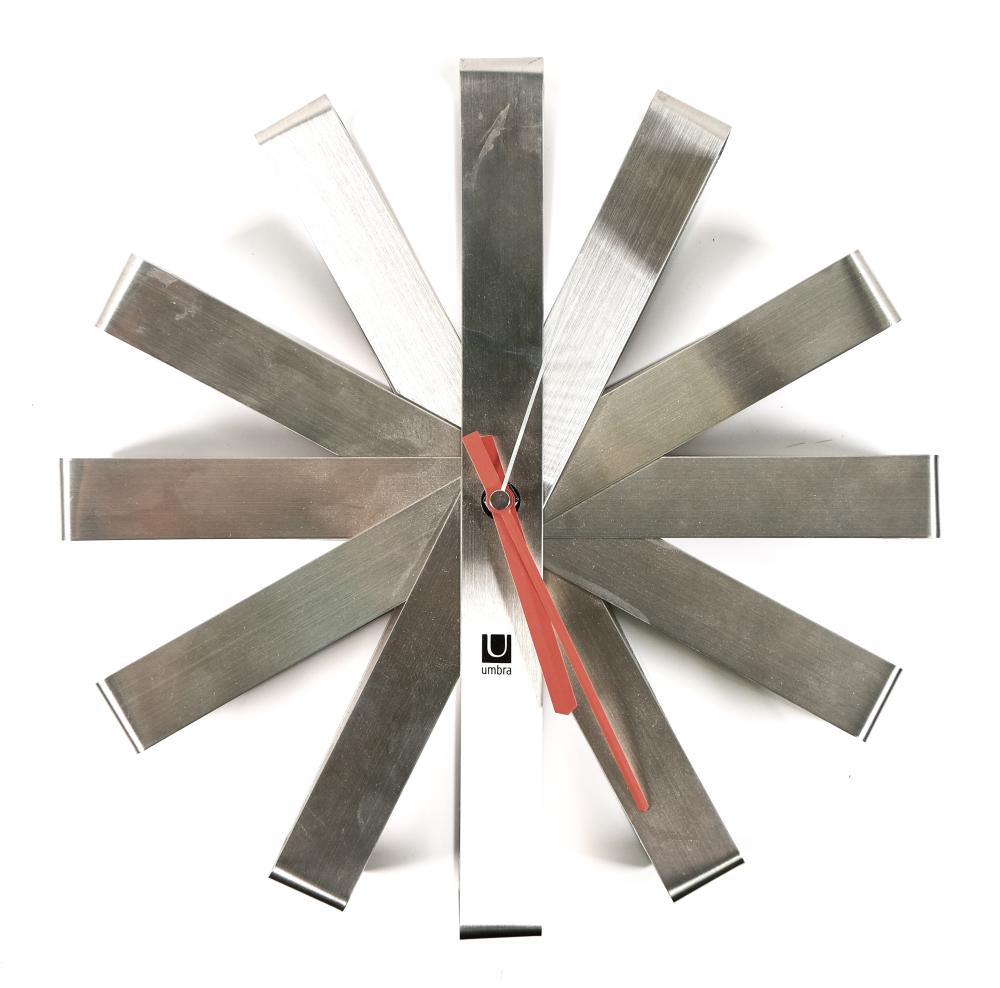 UMBRA RIBBON STAINLESS STEEL WALL