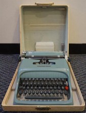 UNDERWOOD OLIVETTI TYPEWRITER