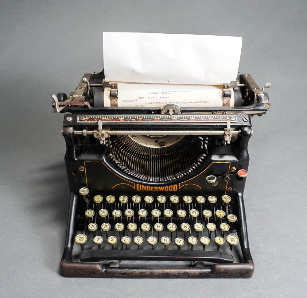 UNDERWOOD TYPEWRITERUnderwood