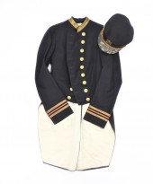 UNIFORM WORN BY LIEUTENANT COM