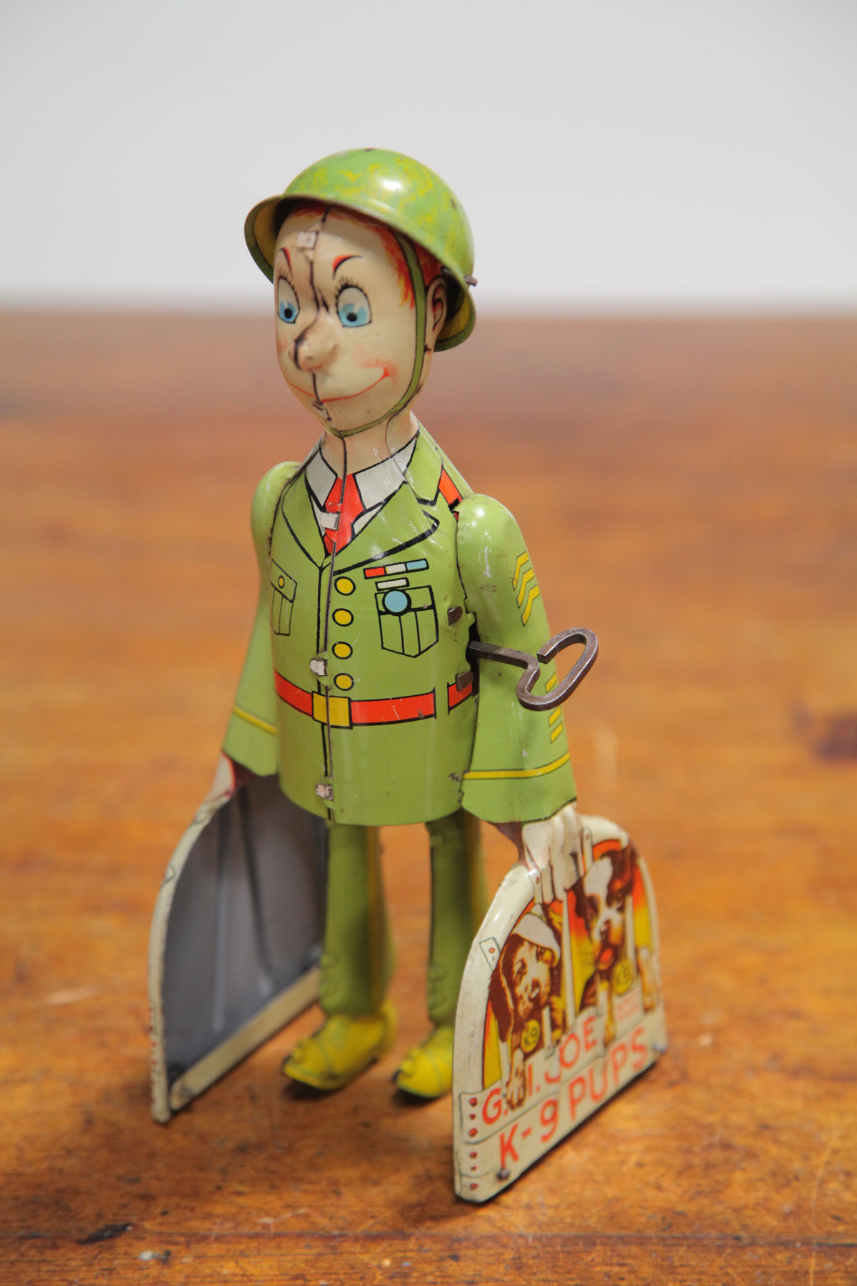 UNIQUE ART TIN WIND UP TOY. 
