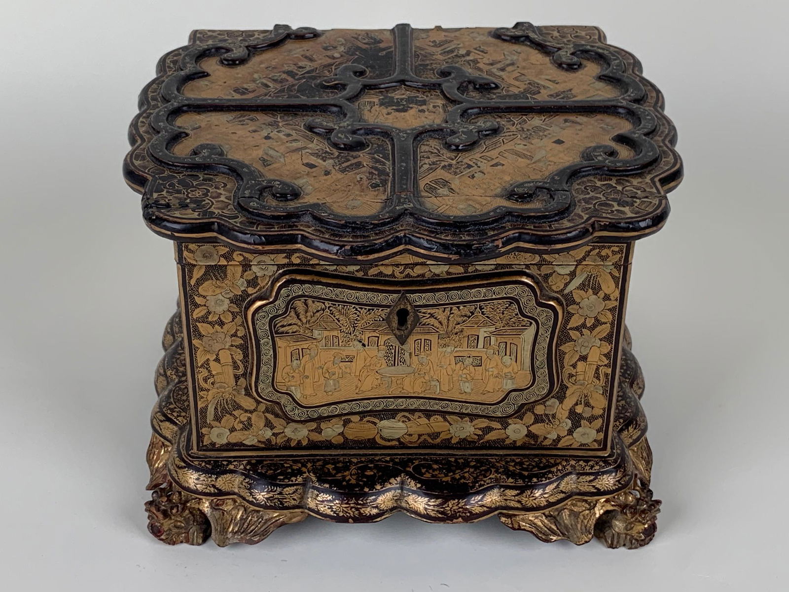 UNIQUE CHINESE GILT CHINOISERIE
