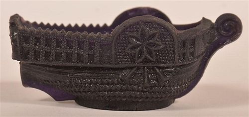 UNIQUE DARK PURPLE BOAT SALT.Unique