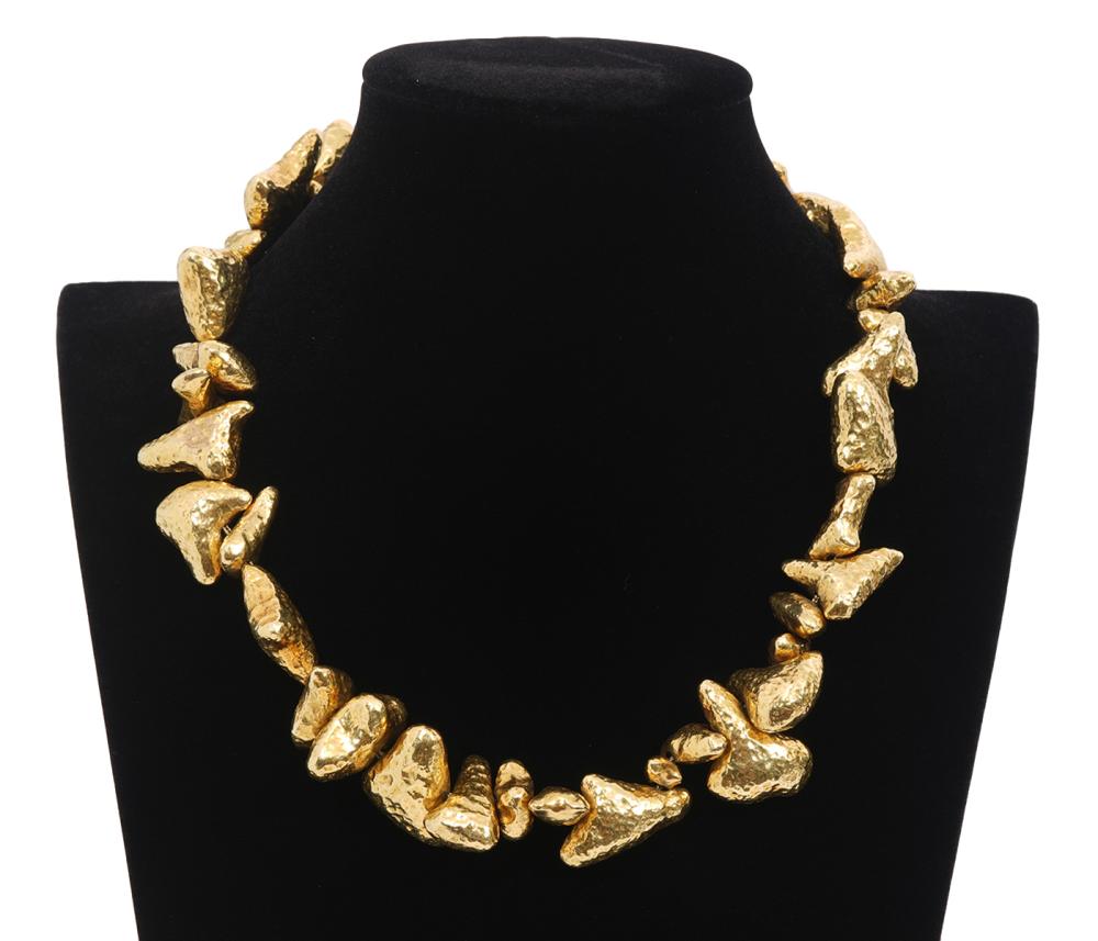 UNIQUE SHARK TOOTH DESIGN 18K