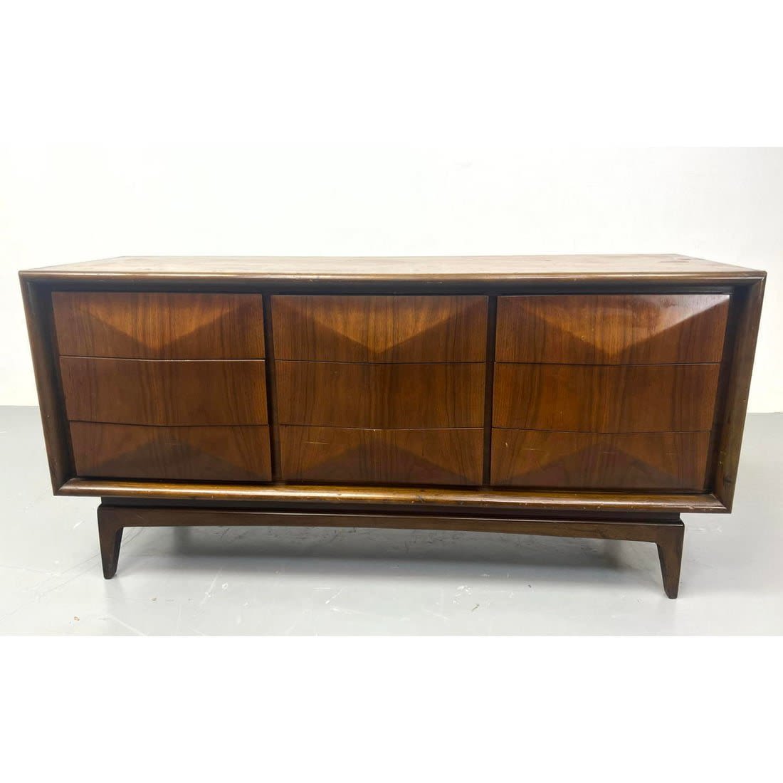 UNITED American Modern Walnut
