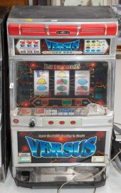 UNIVERSAL "VERSUS" SLOT MACHIN
