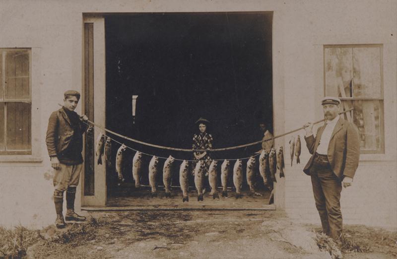 UNKNOWN C.1900: FISHERMEN AND THEIR