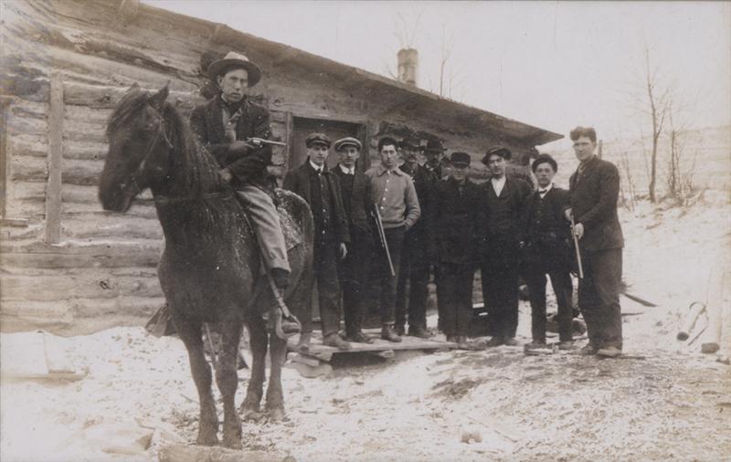 UNKNOWN C.1900: POSSE OUTSIDE A