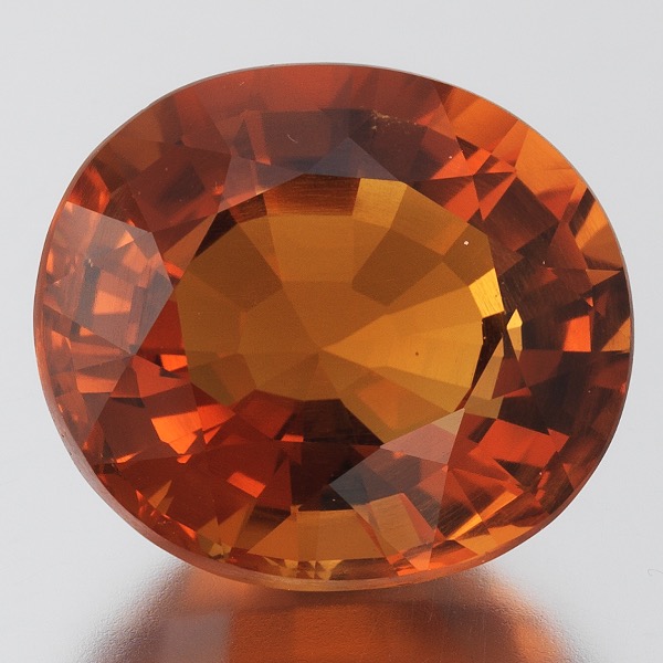 UNMOUNTED OVAL FINELY CUT MADEIRA