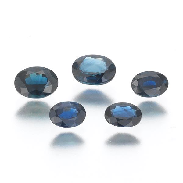 UNMOUNTED SIX 6.33 CARAT TOTAL OVAL
