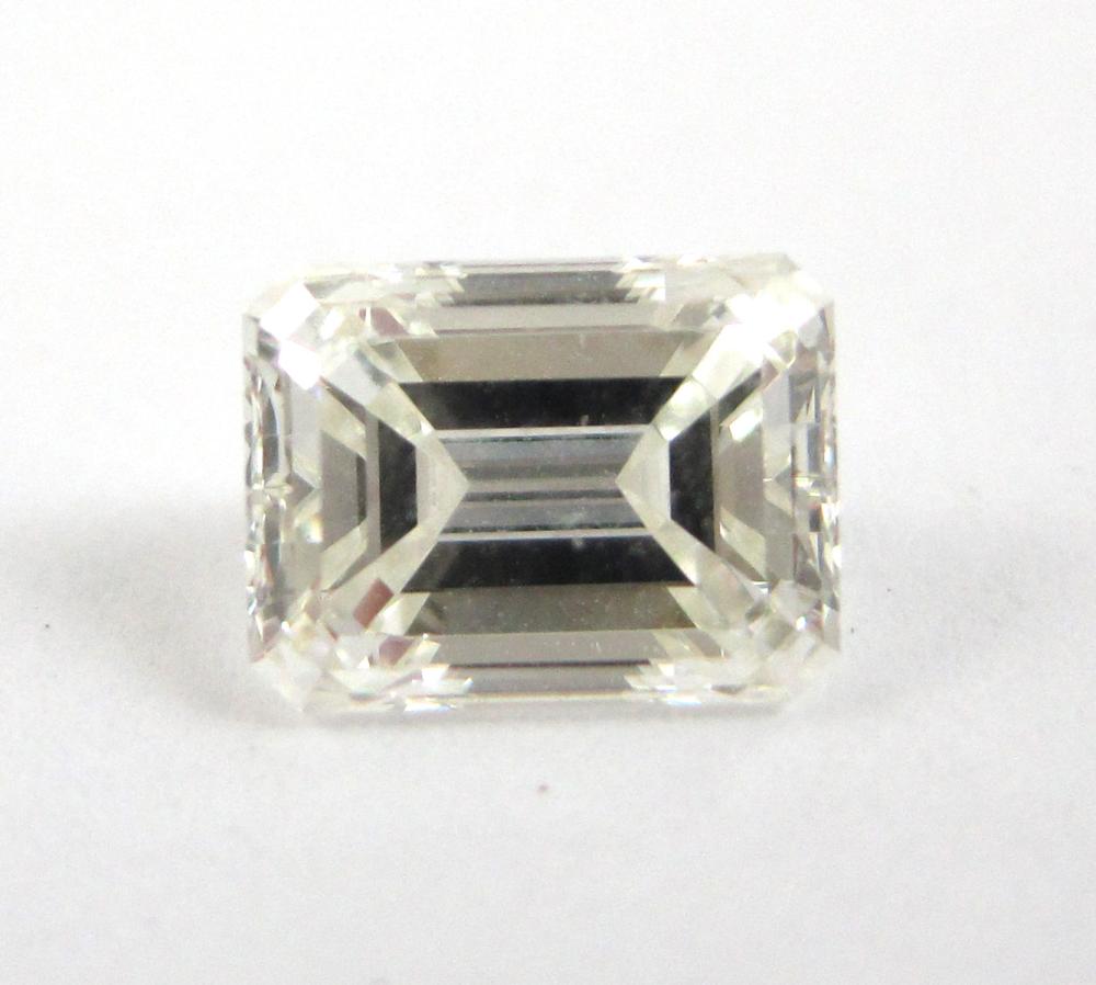 UNSET EMERALD-CUT DIAMOND WITH