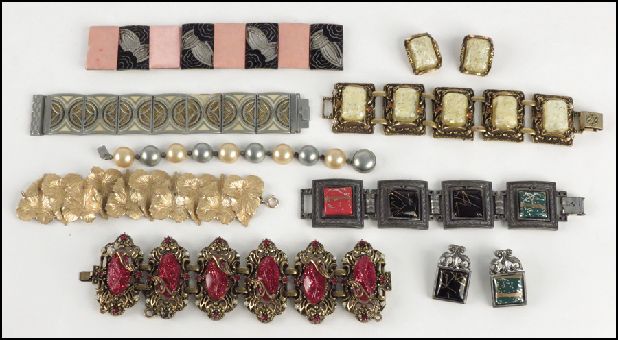 UNSIGNED ENAMEL DEMI-PARURE.