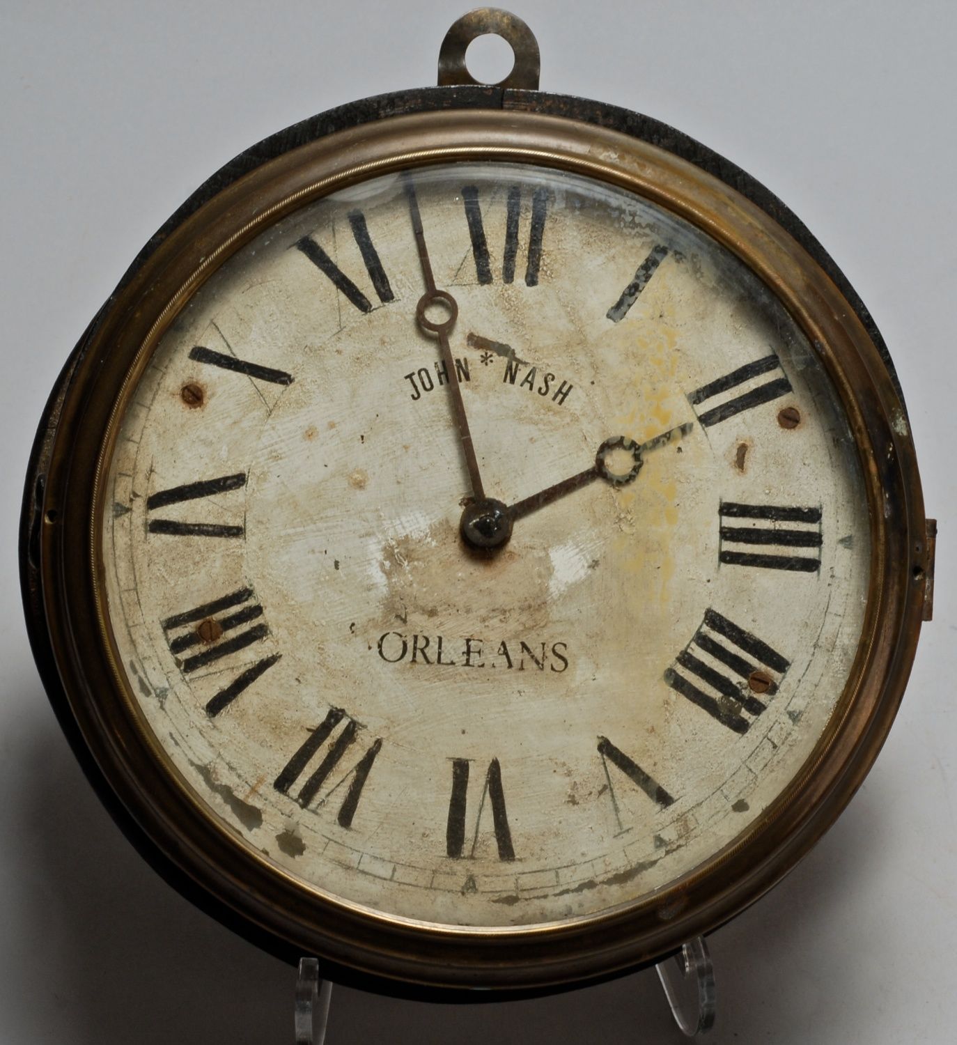 UNUSUAL CIRCULAR WALL CLOCKAmerican