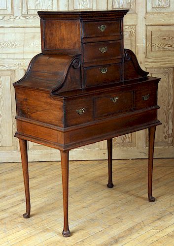 UNUSUAL ENGLISH OAK CHEST QUEEN