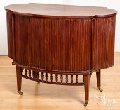 UNUSUAL HEPPLEWHITE MAHOGANY A
