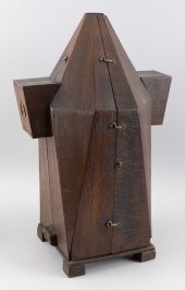 UNUSUAL HINGED DISPLAY BOX CON
