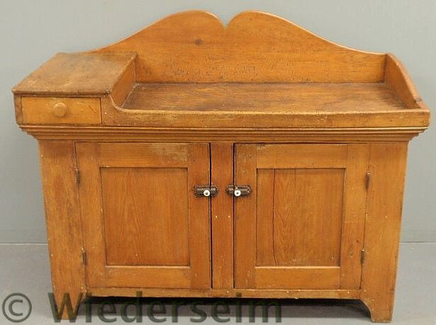 Unusual pine dry sink c.1830 with a