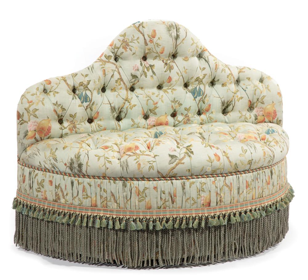 UPHOLSTERED AESTHETIC-STYLE HALL